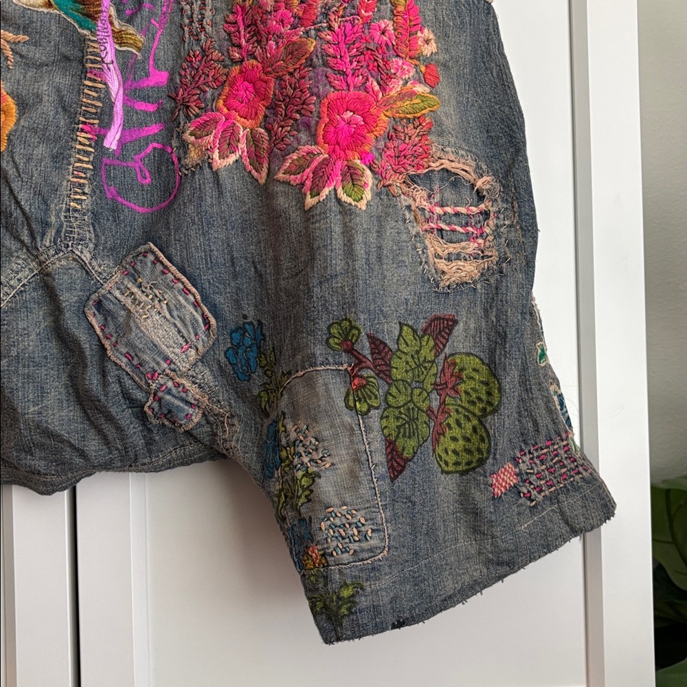 NWT Magnolia Pearl Embroidered Art Graphic Frankie Denims, OS - Picture 11 of 15